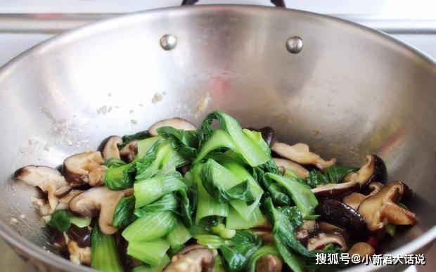 香菇炒什么好吃又简单呢「详细介绍：香菇炒小油菜烹饪食谱」