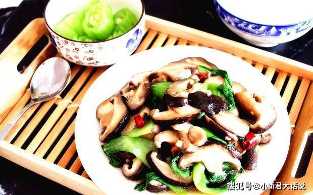 香菇炒什么好吃又简单呢「详细介绍：香菇炒小油菜烹饪食谱」