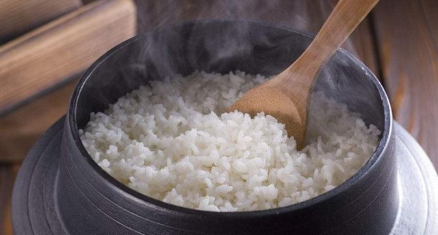家里蒸米饭怎么蒸好吃呢，米饭油亮松软的5个小技巧