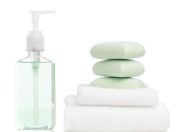 舒肤佳香皂可以洗脸吗，洗面奶和香皂的区别介绍