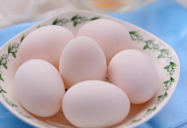 生鸡蛋在冰箱里可以放多久，判断鸡蛋是否变质的方法