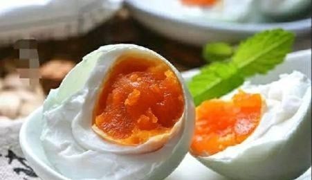 一斤鸭蛋放多少盐，美味的咸鸭蛋正确做法