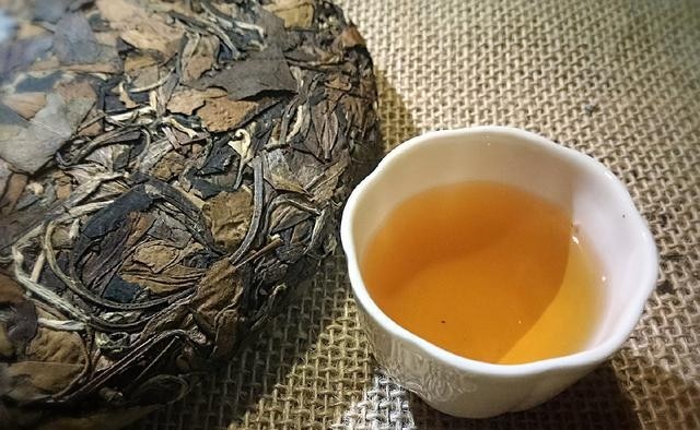 喝白茶对身体有什么好处和坏处， 饮用白茶时的禁忌事项