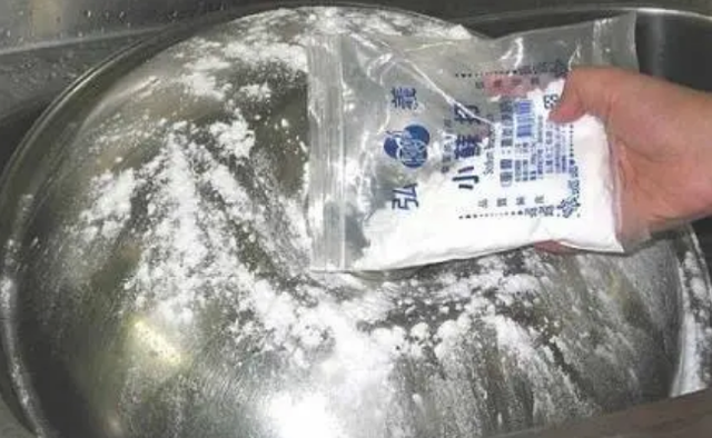 小苏打和食用碱去油污哪个效果好，食用碱和小苏打区别介绍