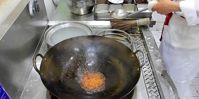 锅包肉正宗做法怎么做，锅包肉零基础的教程分享