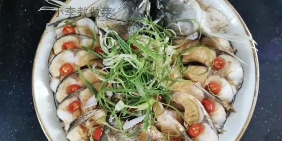 清蒸草鱼的家常做法怎么做，清蒸草鱼的做法教程分享
