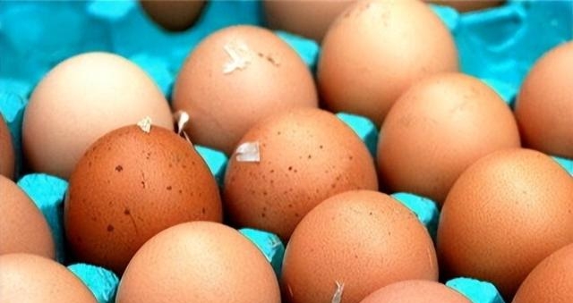 几个鸡蛋约重一斤呢，辨别鸡蛋是否新鲜小技巧