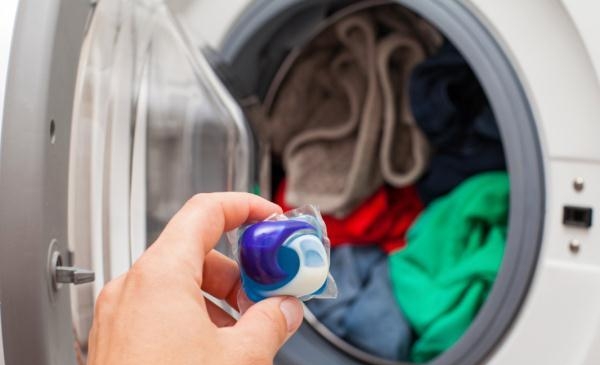洗衣凝珠是直接丢进洗衣机吗，各种洗衣用品的正确用法