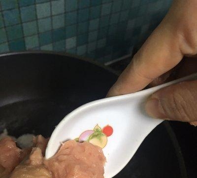 猪肉丸子的做法及配方有怎么做，手工猪肉丸的做法教程