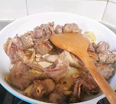 鹅肉的功效与作用及营养价值，红烧鹅肉的美味做法步骤分享