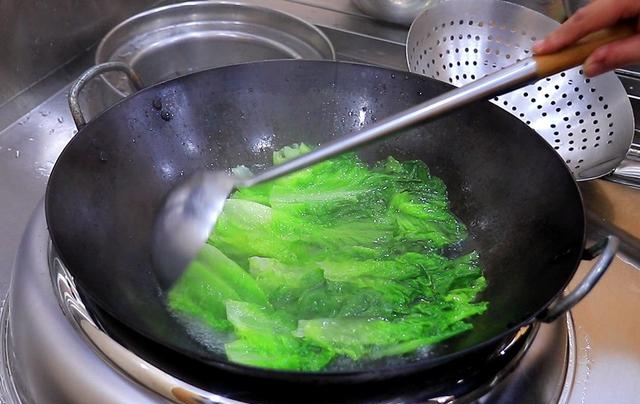 蚝油生菜的做法步骤，蚝油生菜秘制烹饪方法