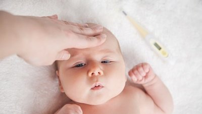 小孩一直发烧反复不退是什么原因，宝宝感染小儿病毒性脑炎症状
