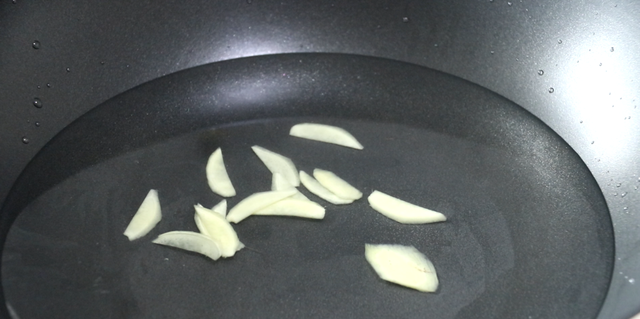 香螺的清洗方法和吃法是什么，家常盐水香螺做法图解