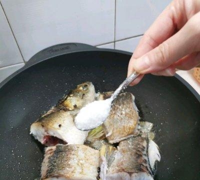 红烧草鱼的做法最正宗的做法，草鱼的营养功效