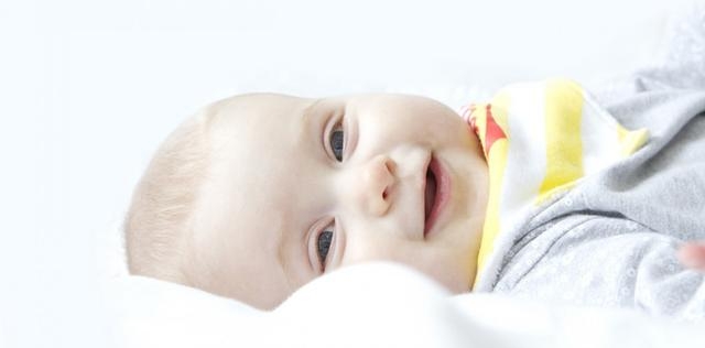 吐奶和溢奶的区别是什么，造成宝宝吐奶原因分析