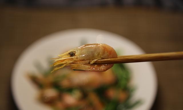 北极虾直接吃好还是煮一下好，北极甜虾的简单制作做法