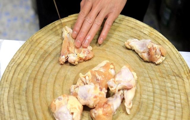 炸鸡翅怎么炸才又脆又嫩，香酥鸡翅根的正确做法
