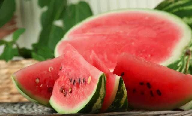 西瓜和绿豆汤能不能一起吃，西瓜对身体有益的5个功效