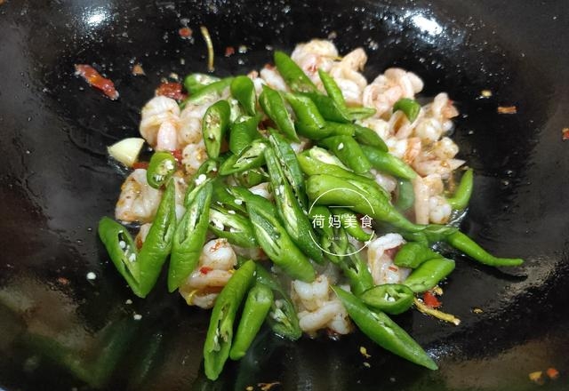 虾仁炒什么好吃又简单，尖椒虾仁的做法教程