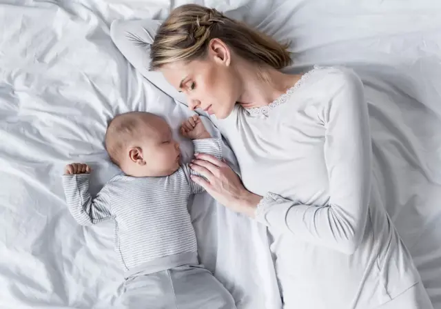 怎样哄婴儿睡觉最有效最简单，哄宝宝睡觉的8种最佳好办法