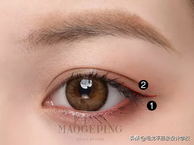 双眼皮怎么画眼线好看，超详细新手眼线教程分享