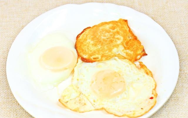 怎样煎鸡蛋既成型又不粘锅，煎荷包蛋的3种做法和技巧