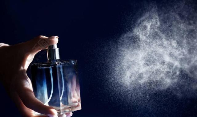 香水应该怎么喷才正确，女人喷香水的6个小技巧