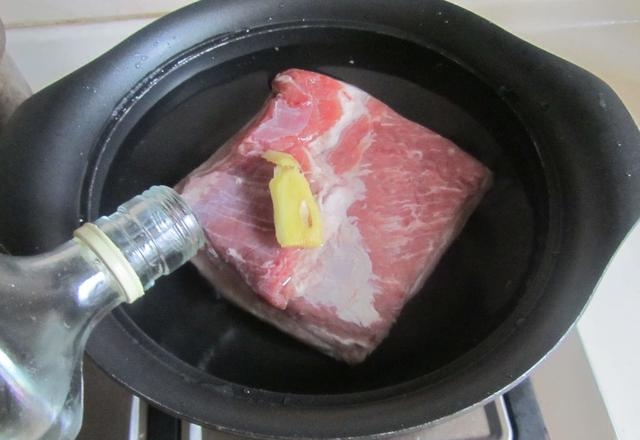 梅干菜扣肉的做法怎么做，正宗的梅菜扣肉的做法