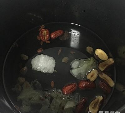 银耳红枣汤的做法，银耳红枣汤制作全过程