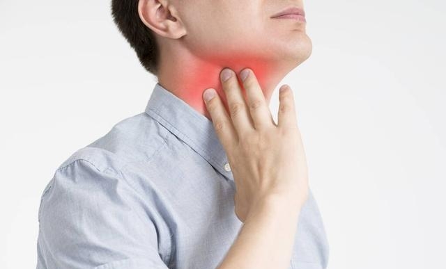 感冒了嗓子疼怎么办最简单的方法，感冒喉咙痛的3个简单实用的方法