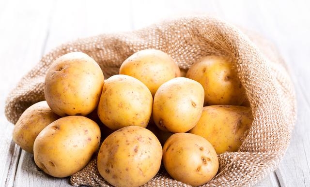 土豆和马铃薯的区别在哪儿，挑选土豆的方法及注意事项