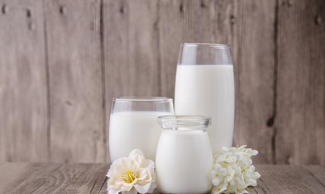 牛奶能用微波炉加热吗，牛奶不要跟补铁剂一起食用