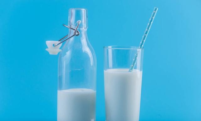 牛奶能用微波炉加热吗，牛奶不要跟补铁剂一起食用