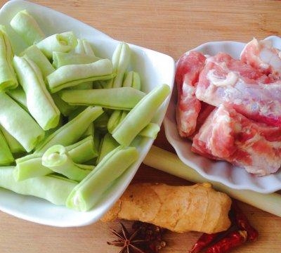 豆角炖排骨的家常做法大全，美味不腻是排骨炖豆角烹饪食谱