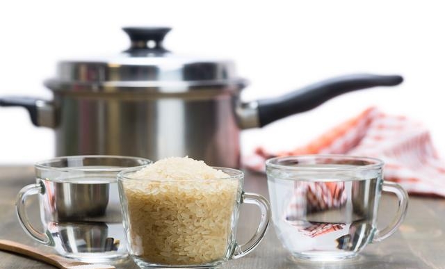 用蒸锅蒸米饭多长时间最好，蒸米饭怎样才能更香糯好吃