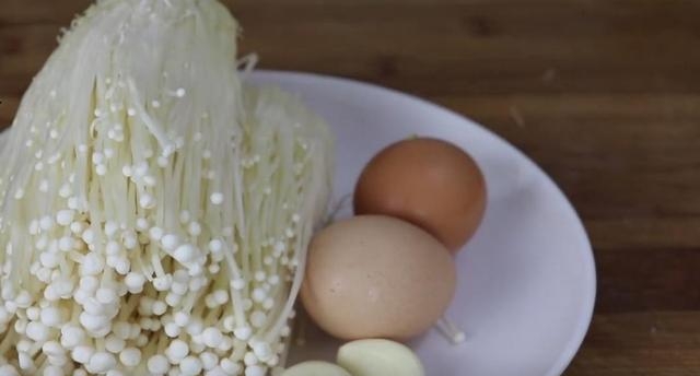 金针菇和鸡蛋能一起吃吗，金针菇炒鸡蛋的具体做法