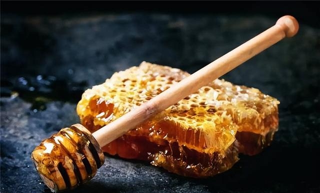 怎么鉴别真蜂蜜和假蜂蜜，必备的判断真假蜂蜜的实用小技巧
