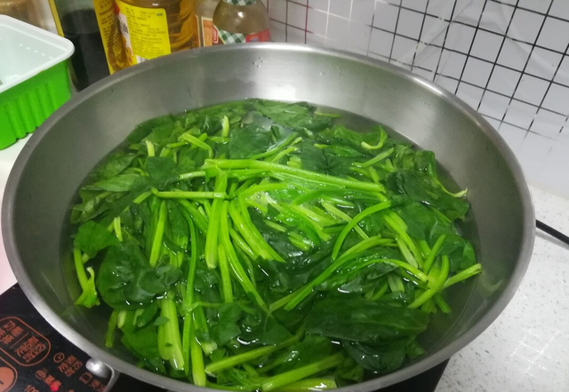 焯豆角应该冷水下锅还是开水，关于各类食物焯水