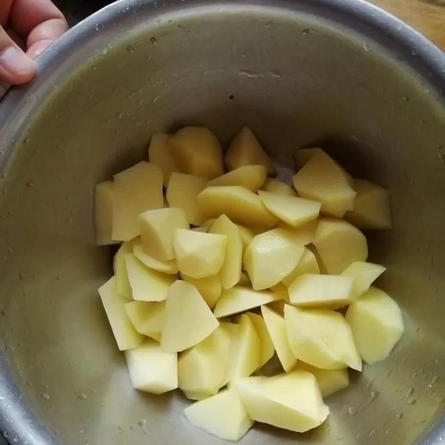 空气炸锅做土豆怎么做好吃，空气炸锅做土豆块教程