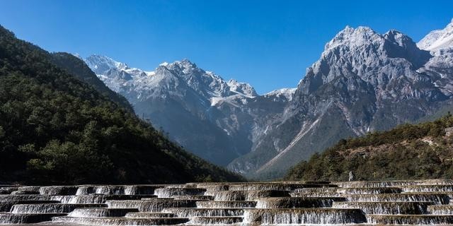 云南海拔最高的地方是哪个地方，云南最著名的5大名山