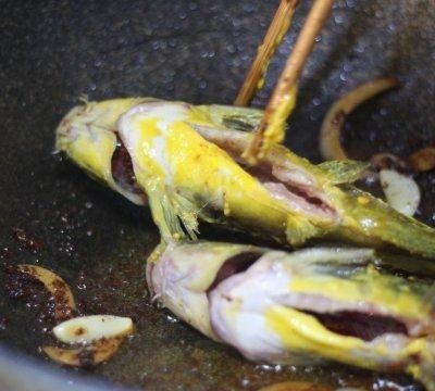 分享红烧嘎鱼的做法，美味的红烧炖嘎鱼食物制作步骤