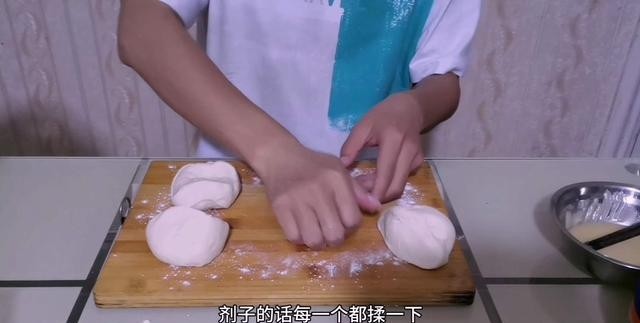 鸡蛋饼用什么面粉，美味的鸡蛋灌饼制作方法