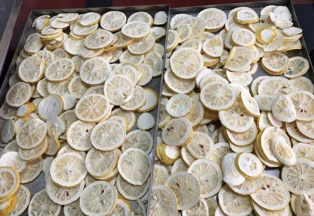 冻干柠檬片泡水有什么作用，冻干柠檬片的作用及功效