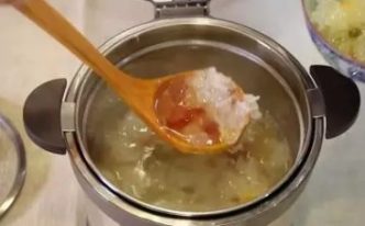 雪莲子的做法与吃法 详细讲解：分享雪莲子桃胶羹的烹饪步骤