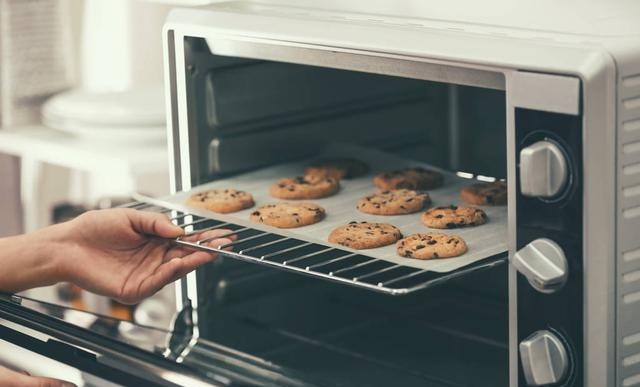 家用烤箱能当微波炉用吗，两者加热原理及使用方法的不同