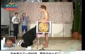 日本女性奇葩节目综艺大全,吸食女嘉宾锁骨上的牛奶
