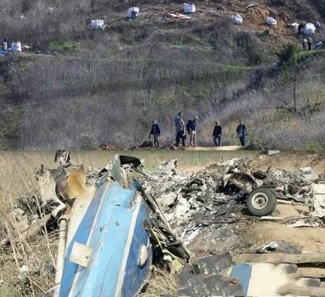 科比飞机坠落事件现场图片,飞行员试图盘旋拯救