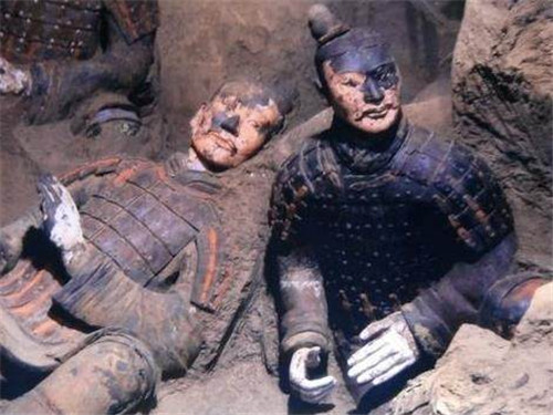 秦始皇兵马俑里,究竟有没有活人俑,关于活人俑的传说