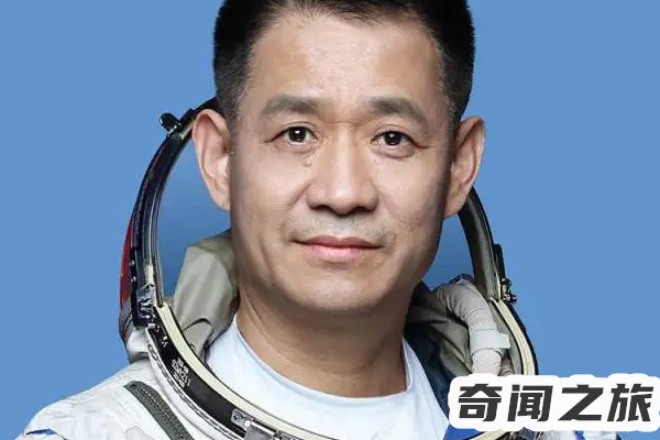 中国历届载人航天员八次航天飞行,杨利伟是中国第一位登上宇宙的人