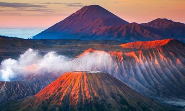 美国最危险的火山圣海伦斯火山喷发火山灰导致黑夜